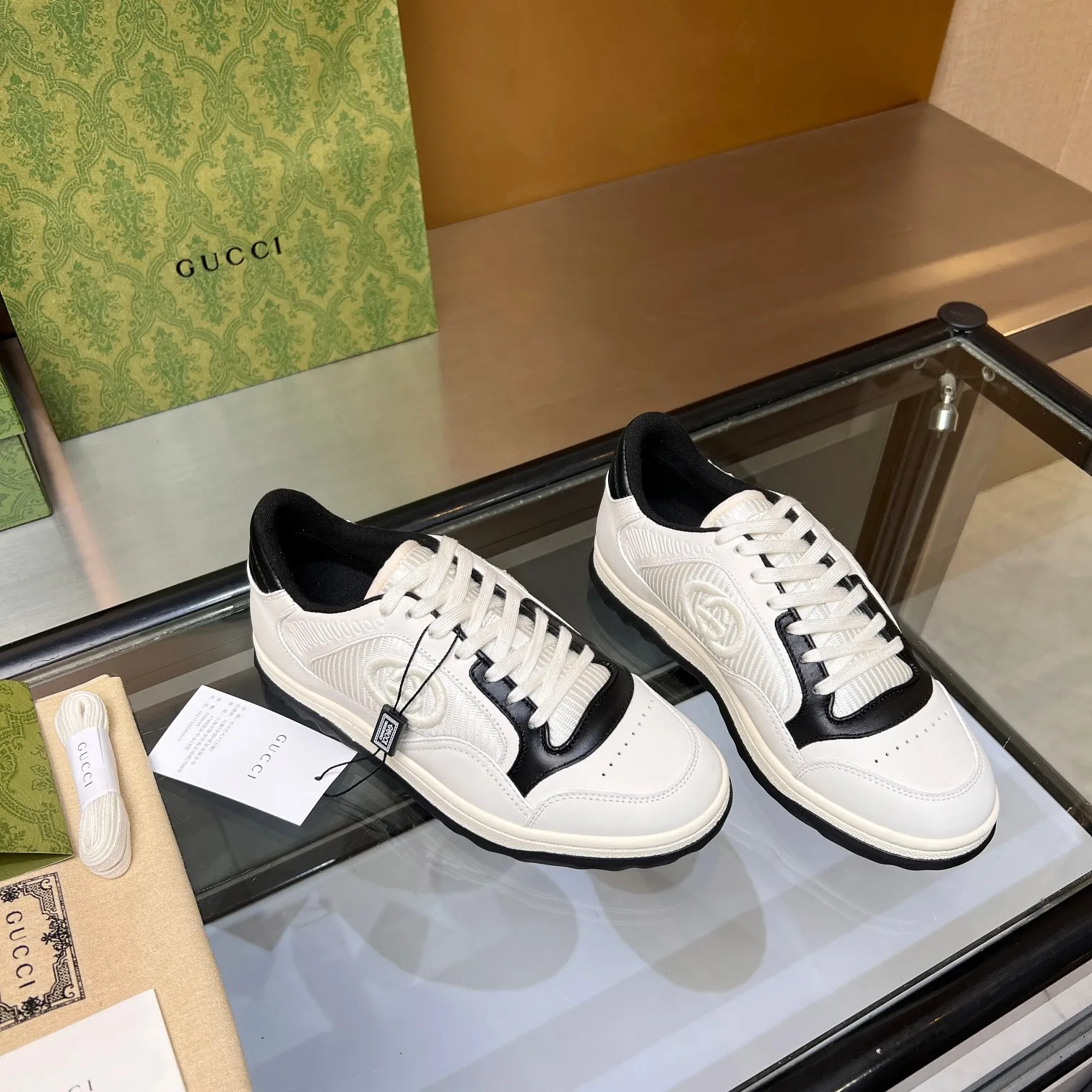 👟👟Ex-factory price 520👟👟 Top version, full styling effect, instant sales of the common practice of soft treading in the market, 💣💣💣Gucci2023 early spring Gucci G home latest hot style MAC80 sports shoes couple style casual retro distressed dirty shoes small dirty shoes small white shoes🌸🌸🌸 original purchase and development Production Gucci MAC80 new hot-selling series. The exquisite and compact interlocking double G logo romantically interprets the aesthetic concept of this series. Made of off-white leather, ▪️Material: original customized imported first-layer cowhide ▪️Inner lining: original customized imported breathable mesh ▪️Outsole: original molded two-color TPU outsole ▪️Sole thickness: 3CM ▪️Size: women's 35-40 / men's 39-45
